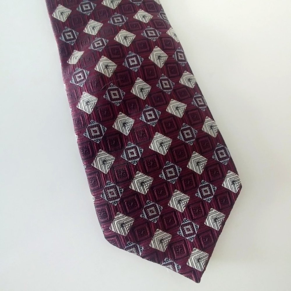 100% Silk PAUL MORETTI Men's Suit Tie Burgundy & Silver Geo Pattern Office Ceo